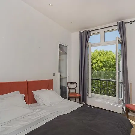 A Glorious 4br-3ba Apt In Tour Eiffel *