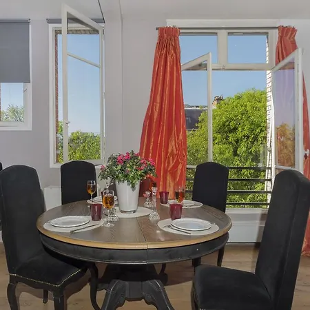 A Glorious 4br-3ba Apt In Tour Eiffel Paris