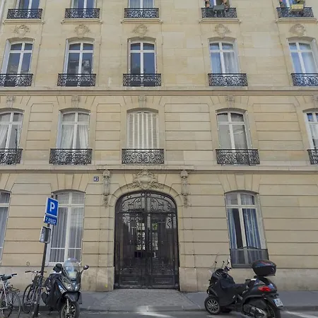 A Glorious 4br-3ba Apt In Tour Eiffel