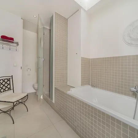 Lejlighed A Glorious 4br-3ba Apt In Tour Eiffel Paris