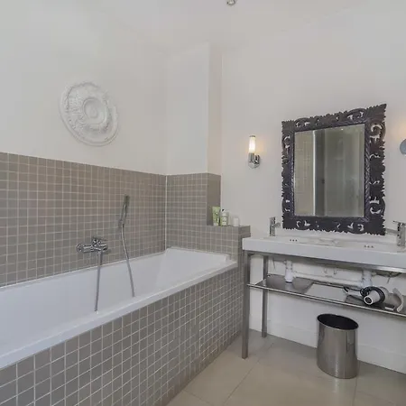 A Glorious 4br-3ba Apt In Tour Eiffel Lejlighed