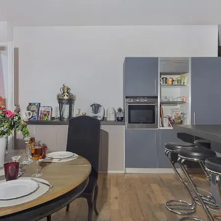 A Glorious 4br-3ba Apt In Tour Eiffel * Paris